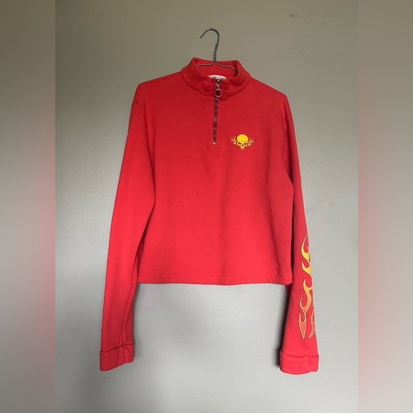 Slightly cropped flattering sweater with extra long flame sleeves - Picture 4 of 5